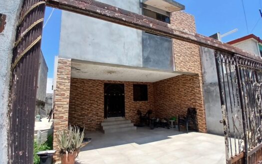 Casa en Venta, cerca de Revolucion y Chapultepec, y de centros comerciales, Aceptamos Solo Contado, la propiedad tiene escritura y llibre de gravamen. el precio es Negociable